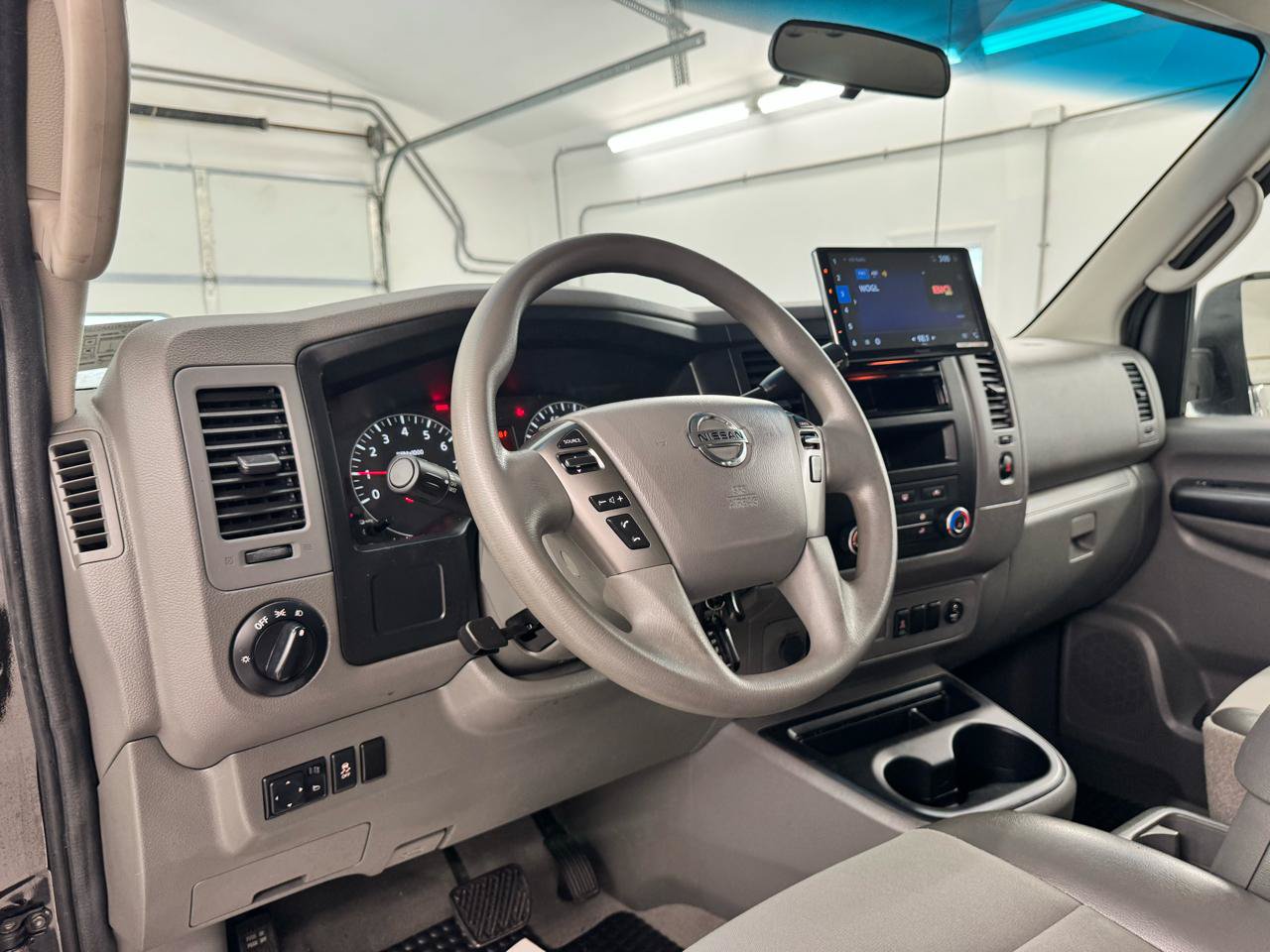 Used 2014 Nissan NV 3500 SV w/ Technology Package RWD image 13