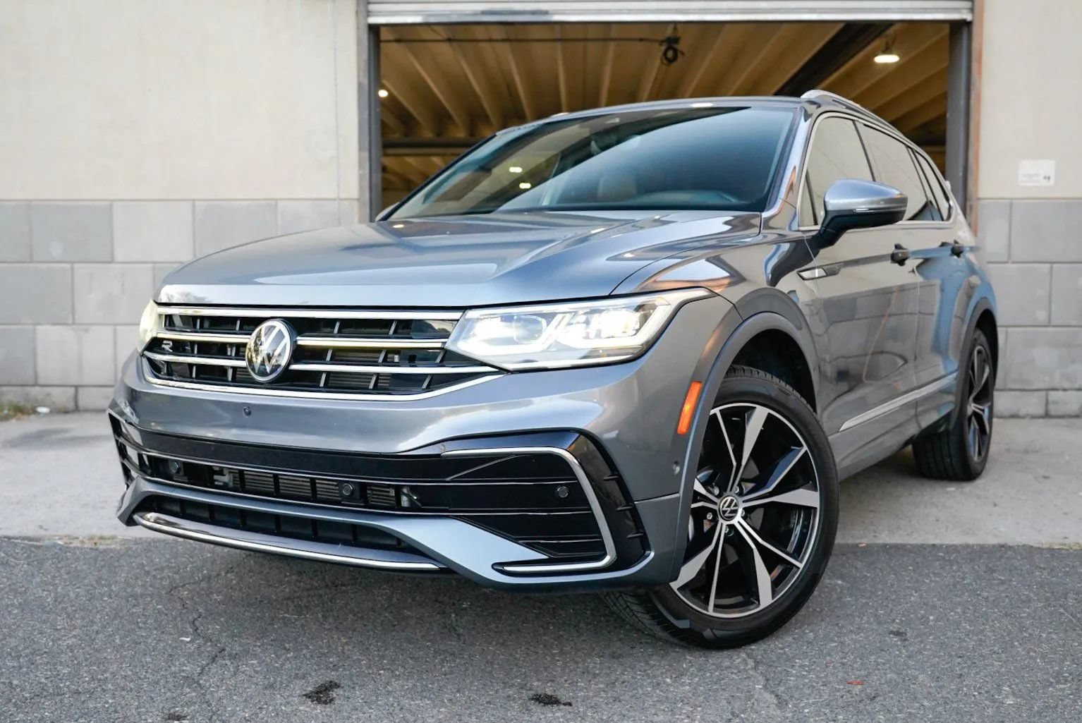 Used 2022 Volkswagen Tiguan SEL R-Line