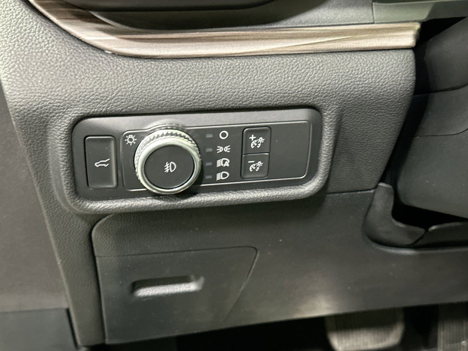 Used 2021 Ford Explorer Limited w/ Equipment Group 301A image 18