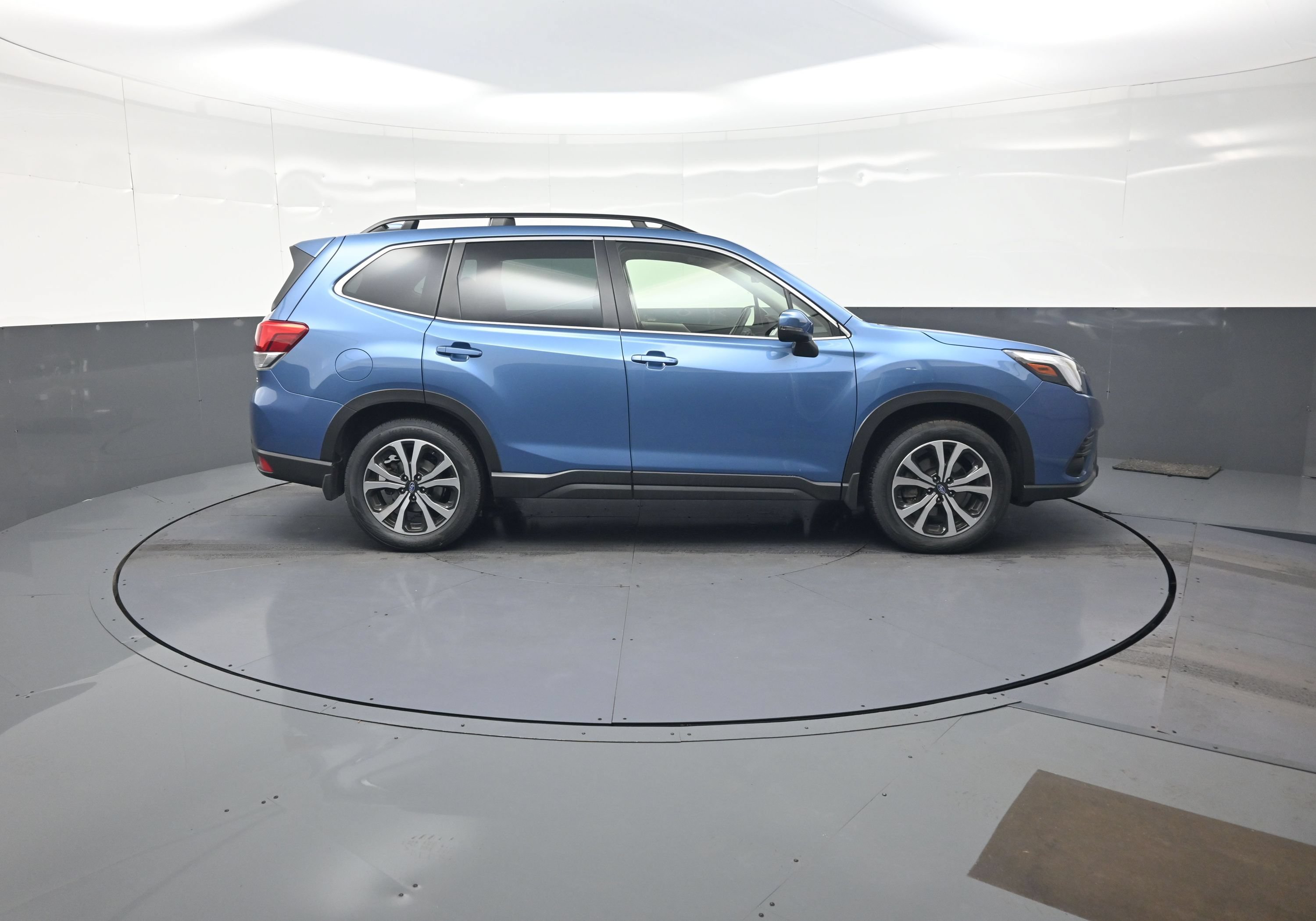 Used 2022 Subaru Forester Limited AWD/4WD image 2