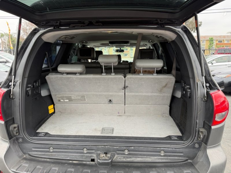 Used 2011 Toyota Sequoia SR5 w/ Premium Pkg RWD image 18