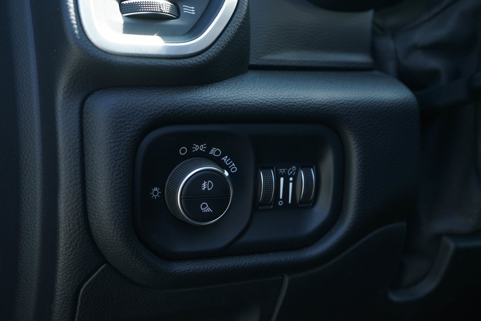 Used 2020 RAM 1500 Laramie AWD/4WD image 24
