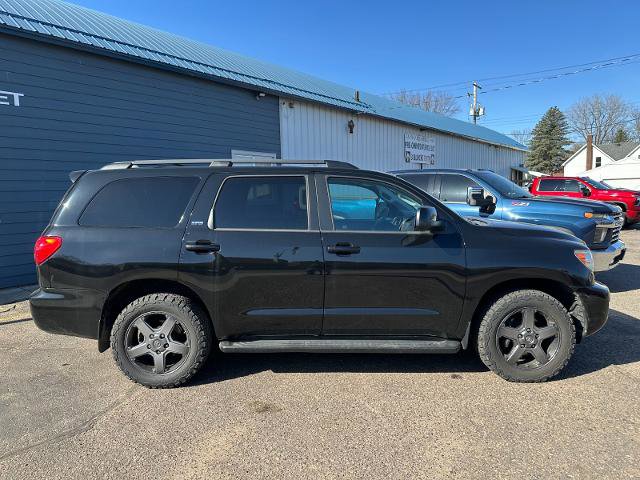 Used 2017 Toyota Sequoia SR5 w/ Sport Appearance Package AWD/4WD image 2