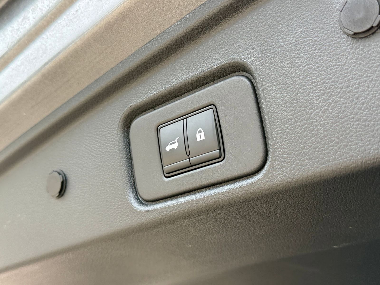 Used 2025 Nissan Pathfinder SV FWD image 23