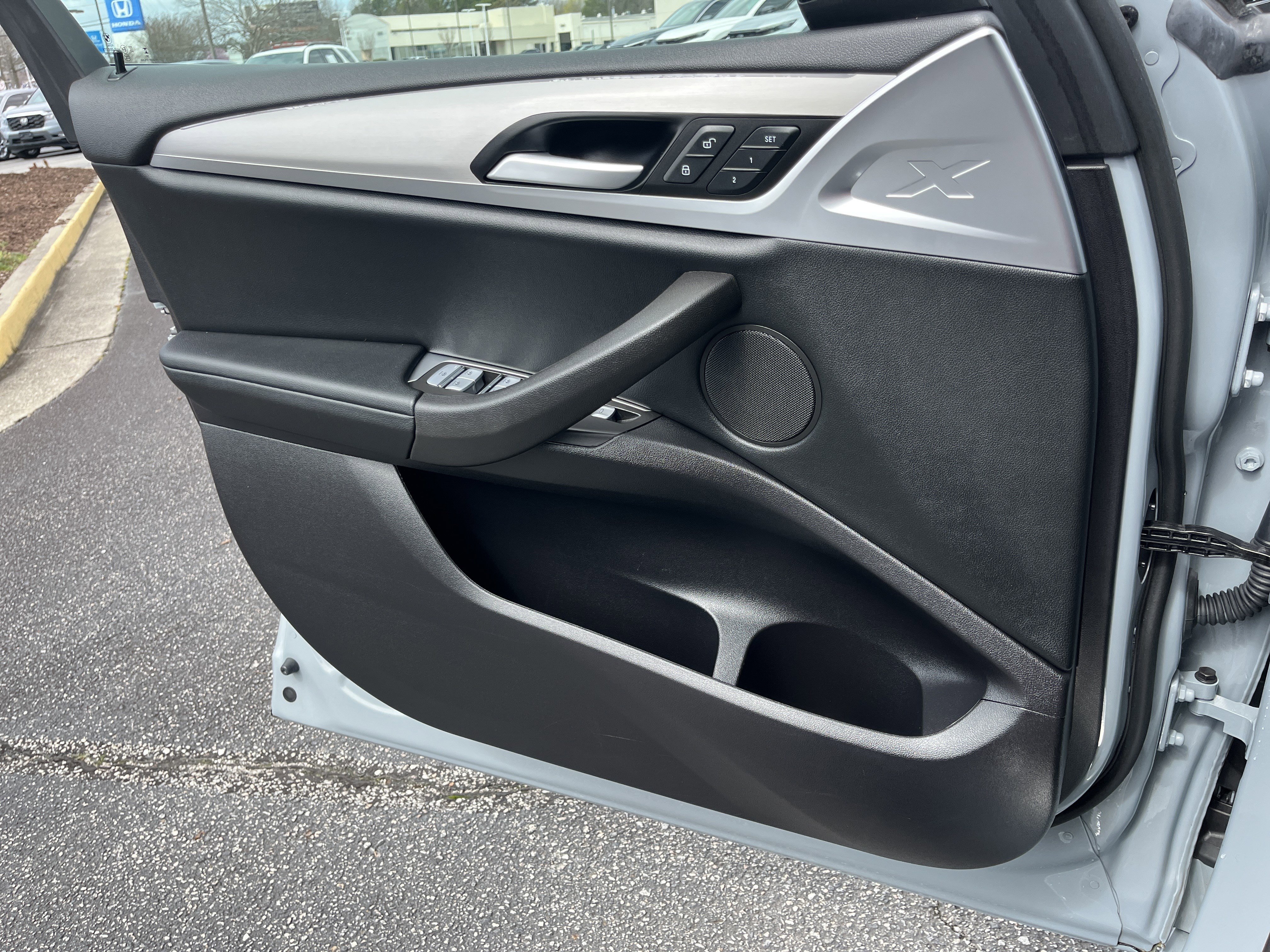 Used 2025 BMW X4 xDrive30i image 16
