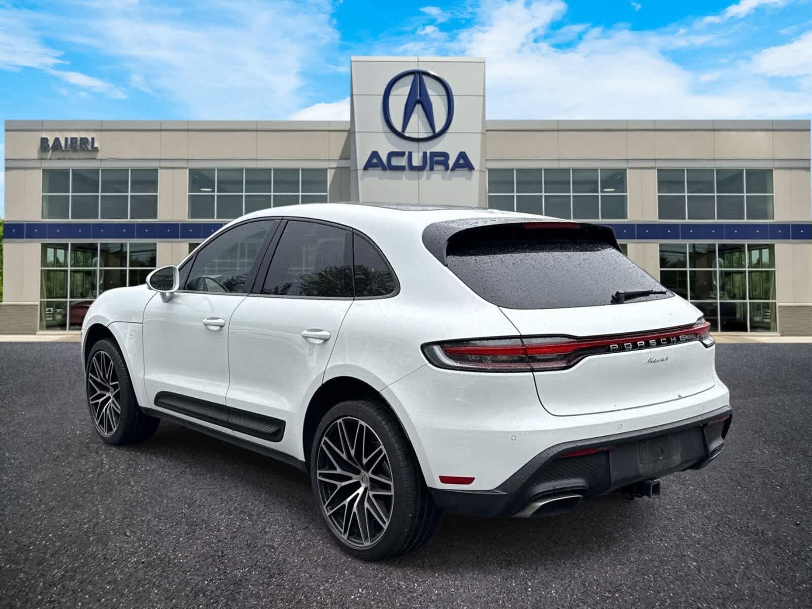 Used 2024 Porsche Macan AWD/4WD image 3