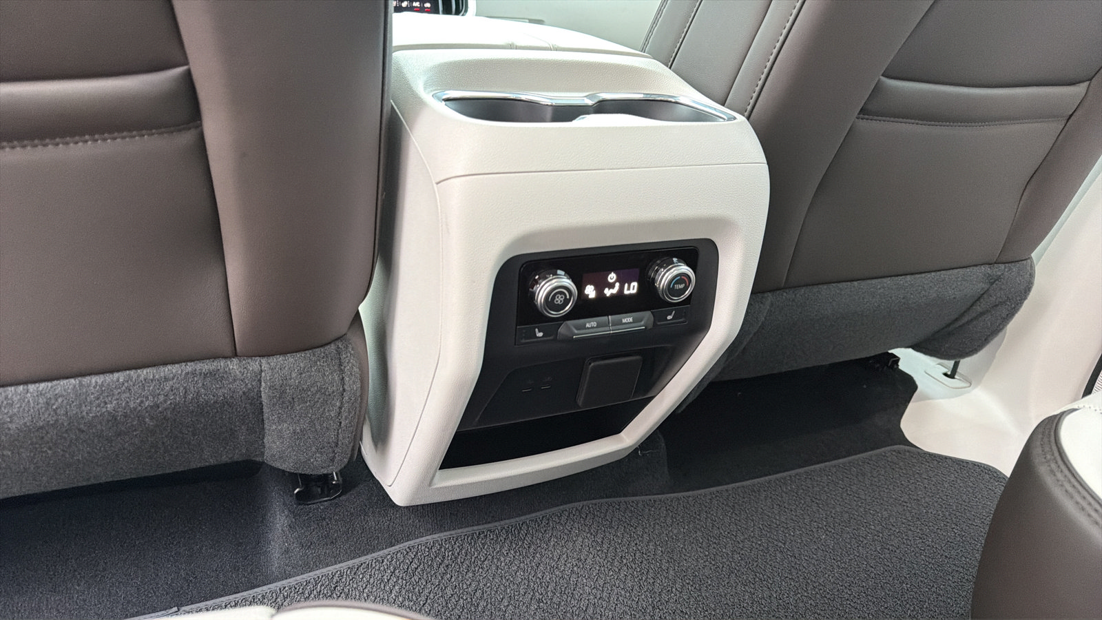 New 2027 GMC Acadia Denali w/ LPO, Floor Liner Package AWD/4WD image 25