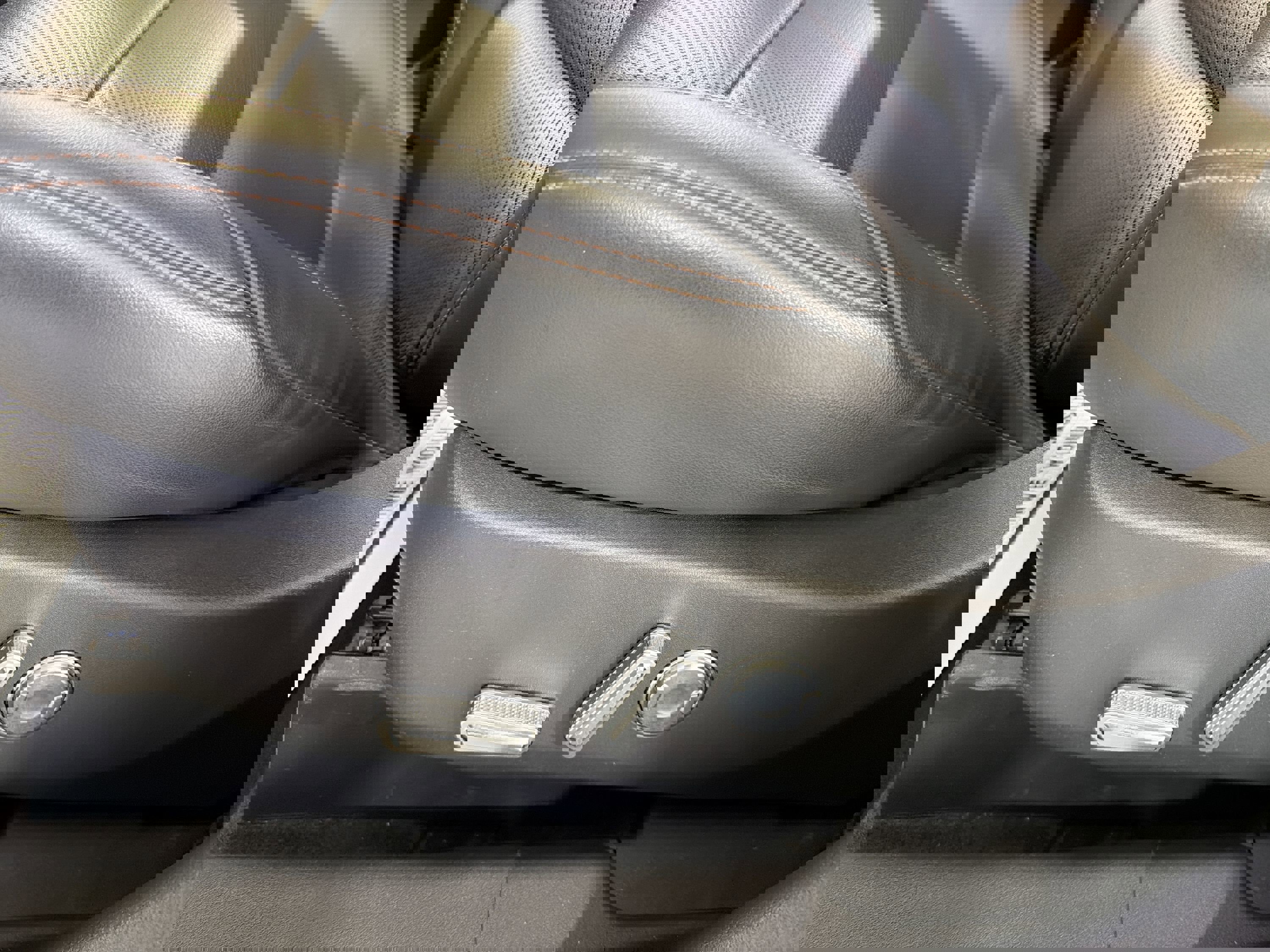 Used 2025 Lincoln Nautilus Premier w/ Jet Appearance Package image 11