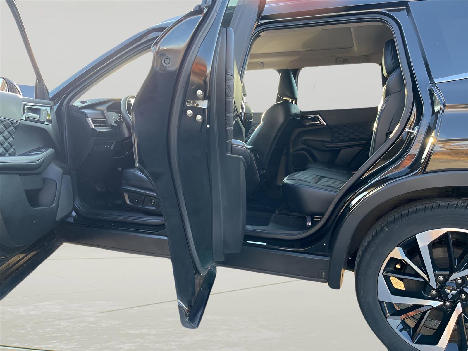 Used 2023 Mitsubishi Outlander SEL image 27