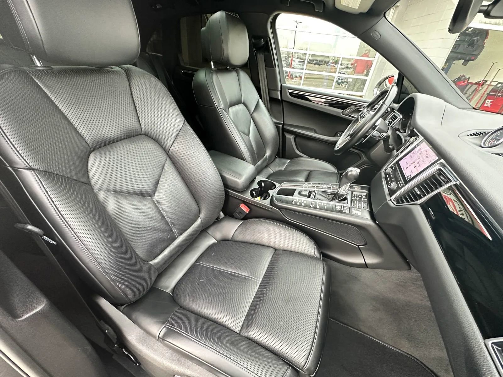 Used 2018 Porsche Macan S w/ Premium Package Plus image 18
