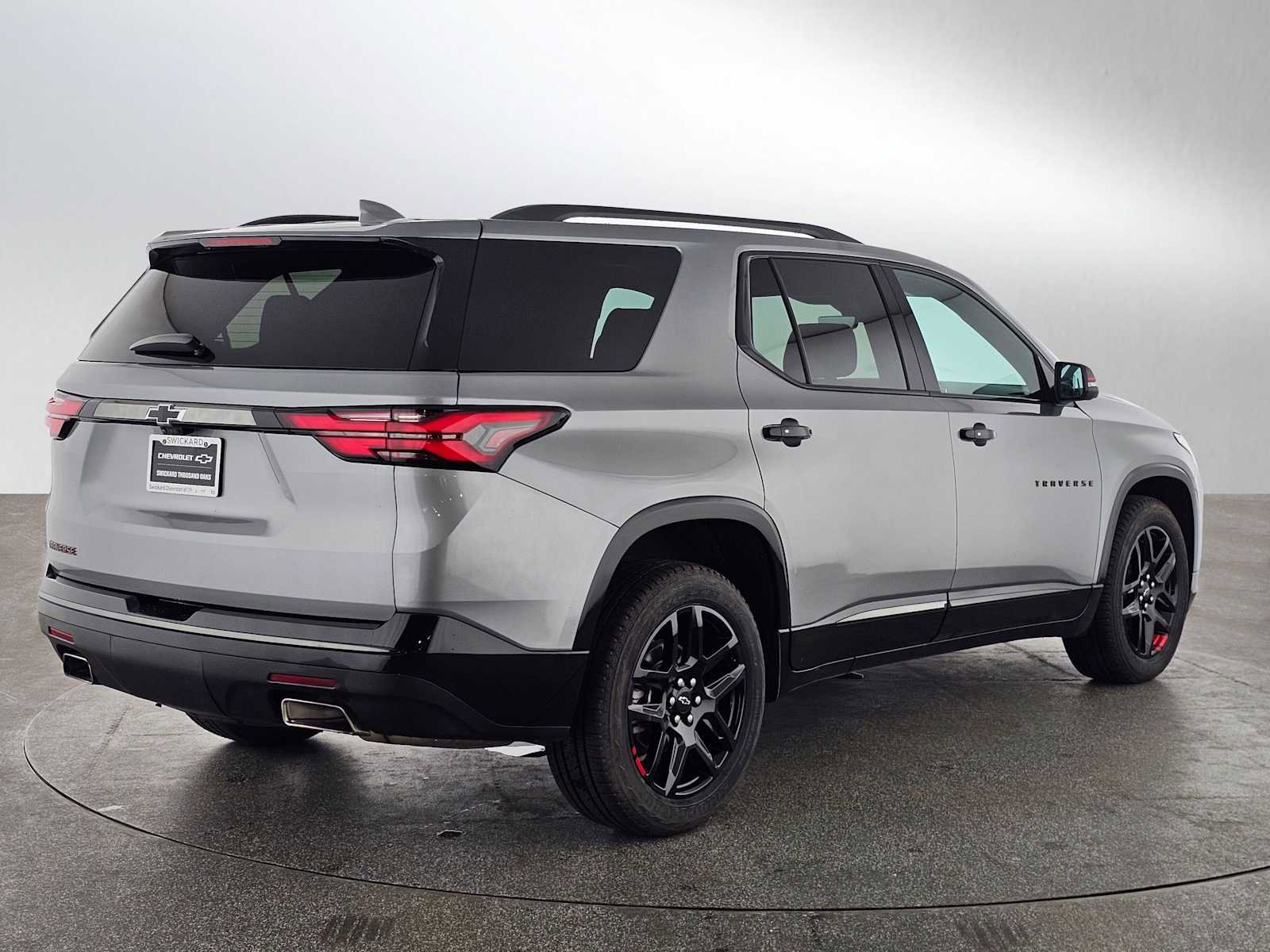 Used 2023 Chevrolet Traverse Premier w/ Redline Edition image 3