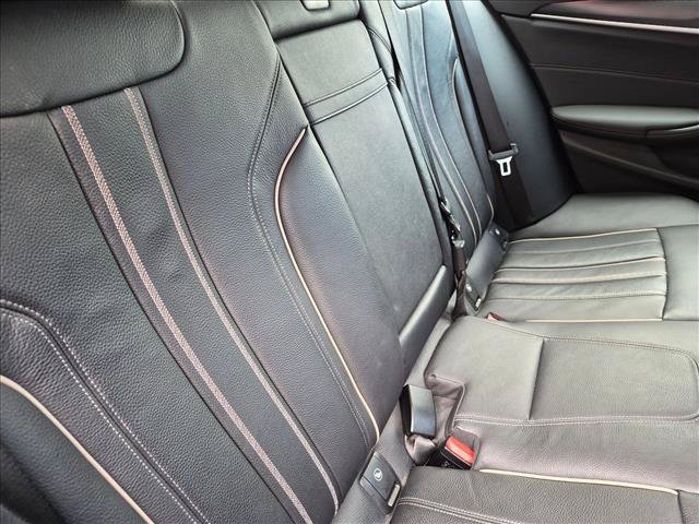Used 2022 BMW 530i w/ M Sport Package RWD image 18