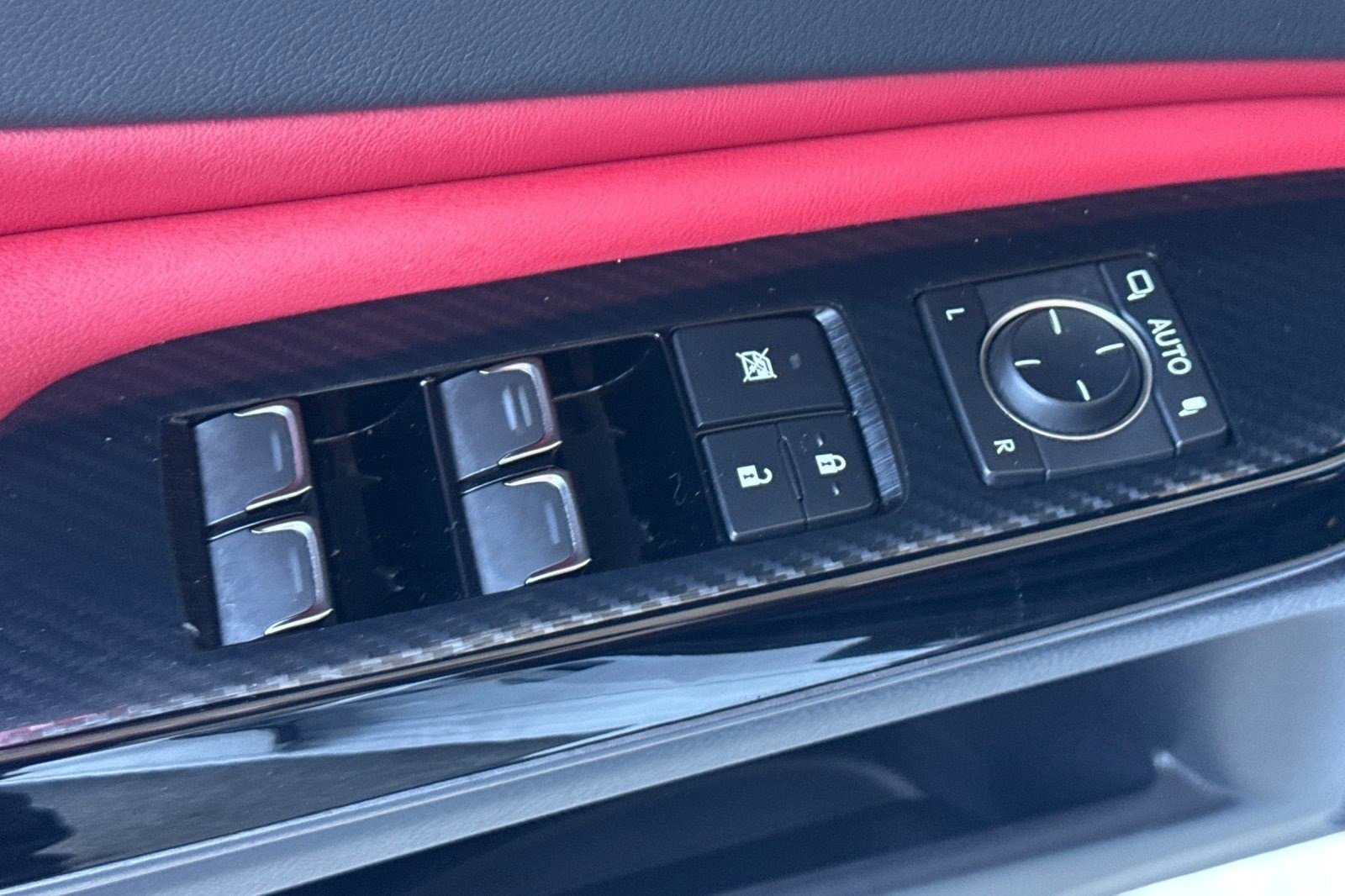 Used 2024 Lexus ES 300h F Sport w/ Accessory Package (Z2) image 11