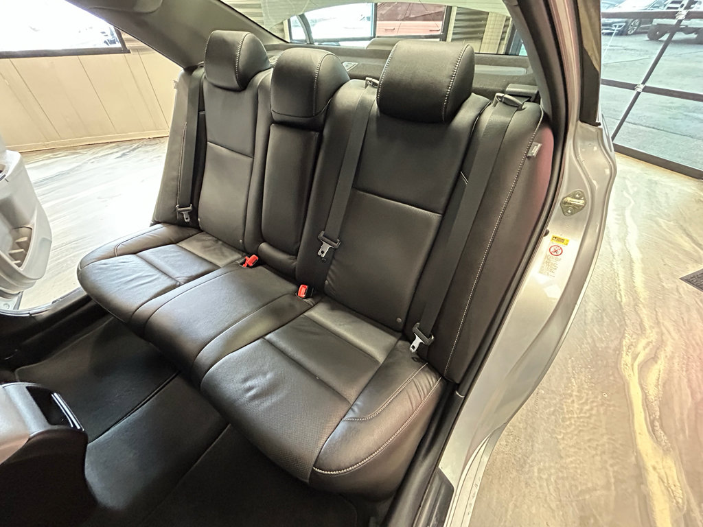 Used 2015 Toyota Camry SE FWD image 6