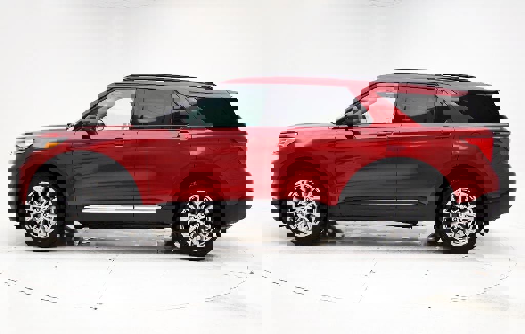 Used 2021 Ford Explorer XLT w/ Equipment Group 202A image 5