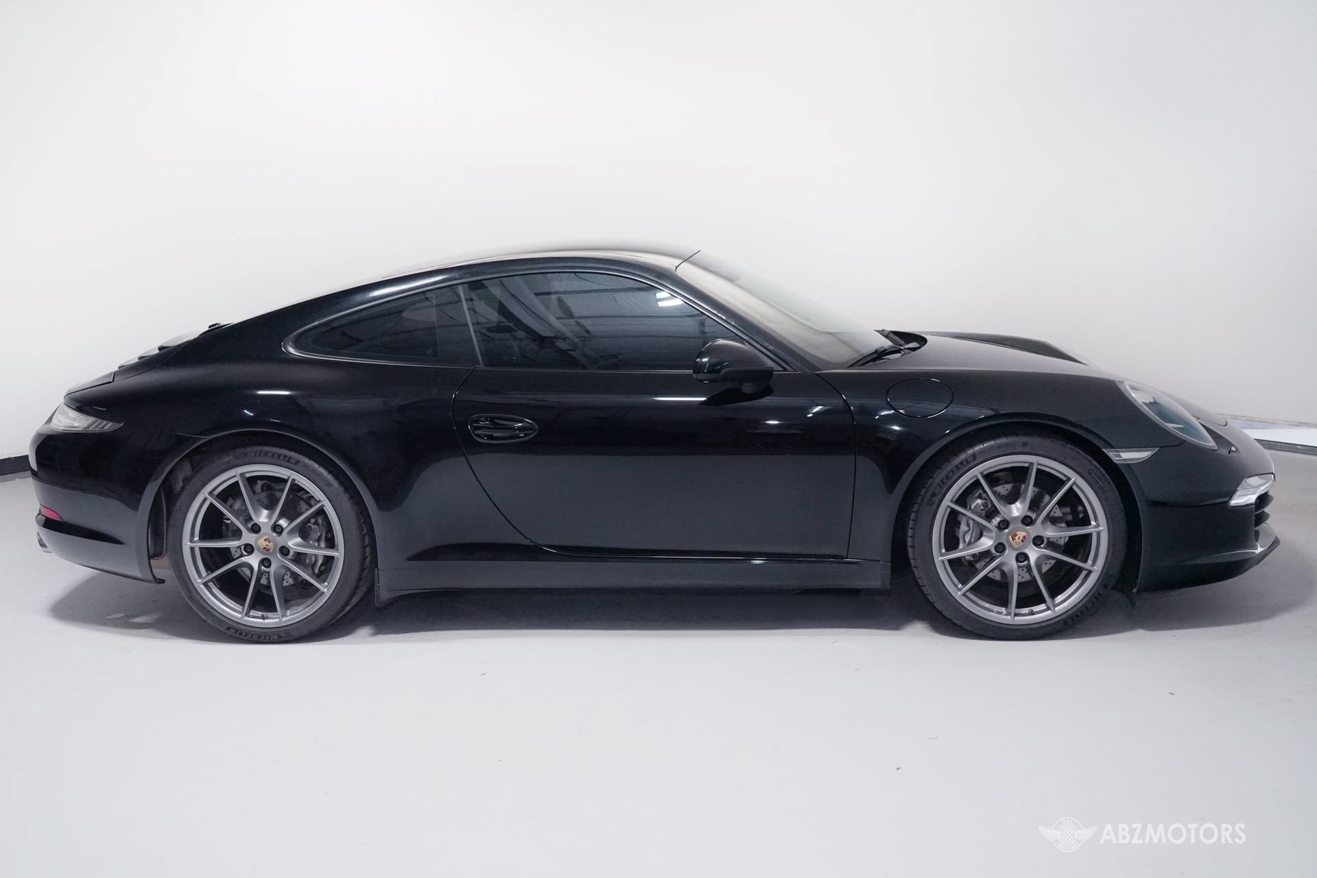 Used 2016 Porsche 911 Carrera RWD image 3