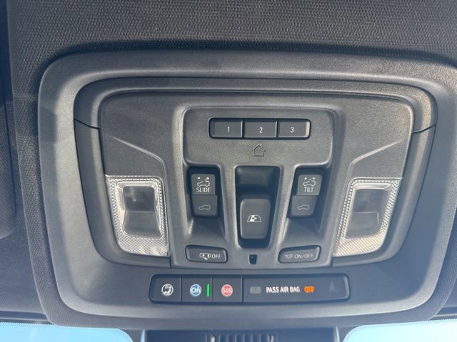 Used 2022 Chevrolet Silverado 1500 High Country w/ High Country Premium Package AWD/4WD image 11