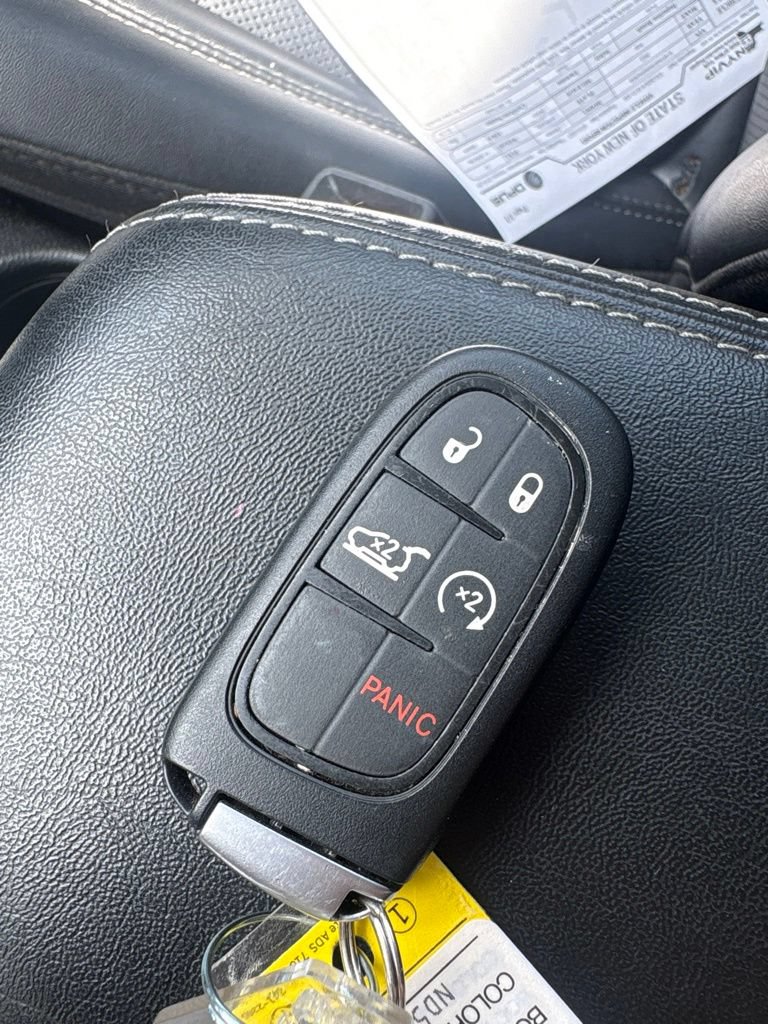 Used 2022 Jeep Cherokee Limited AWD/4WD image 30