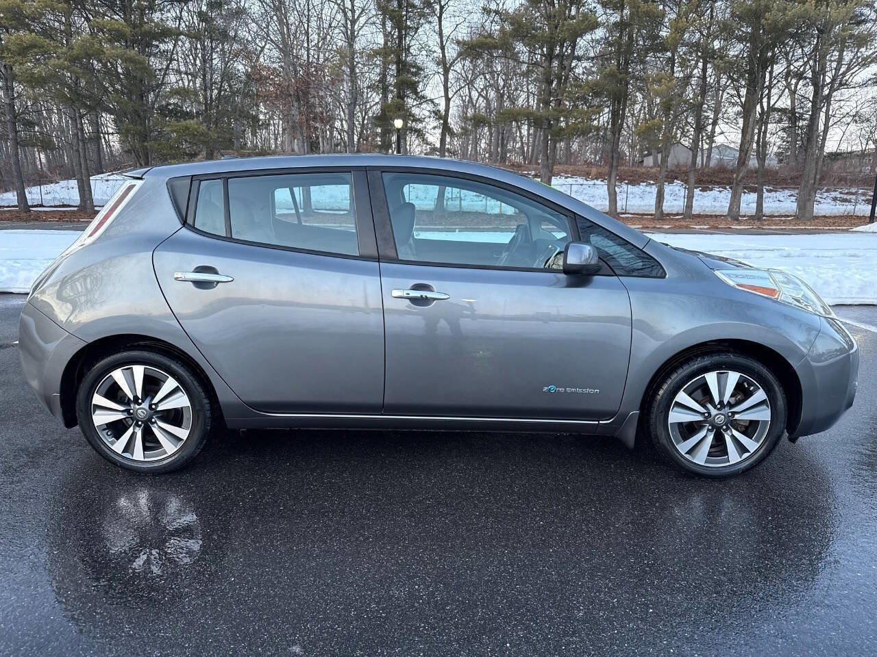 Used 2016 Nissan Leaf SL w/ Premium Package image 3