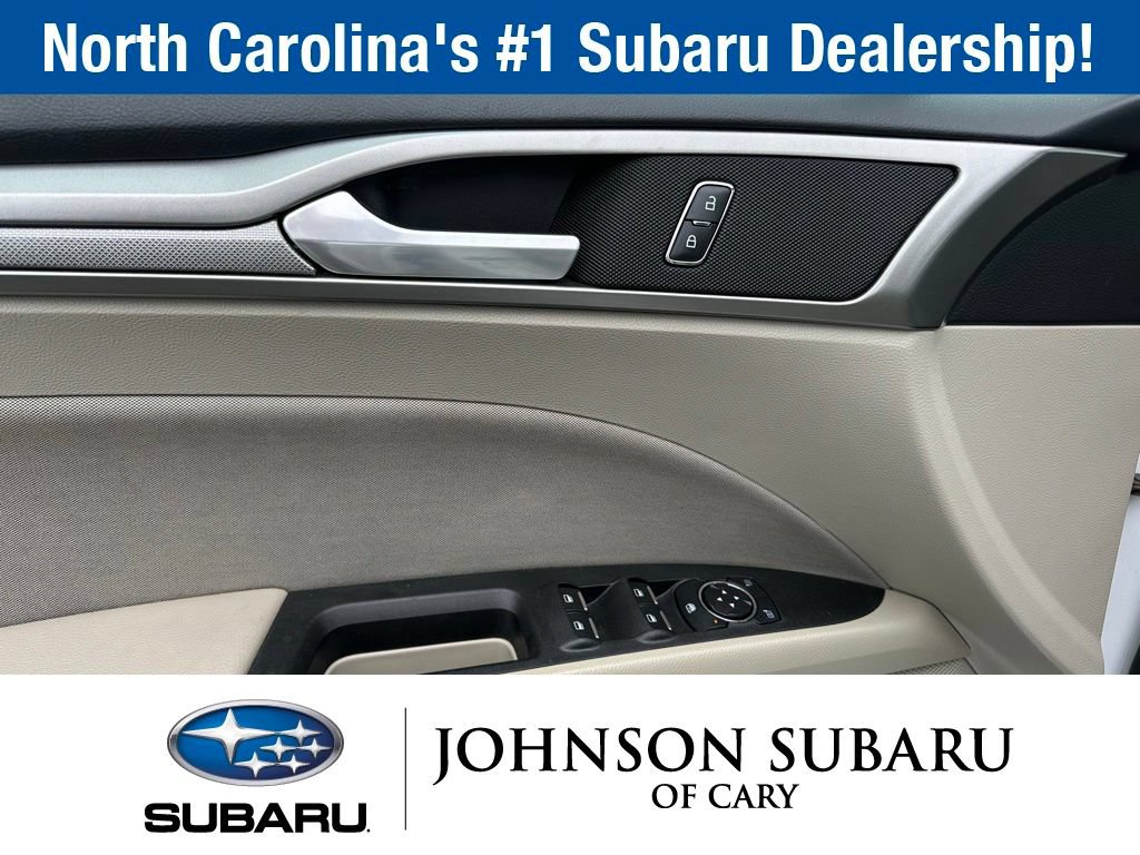 Used 2019 Ford Fusion SE FWD image 17