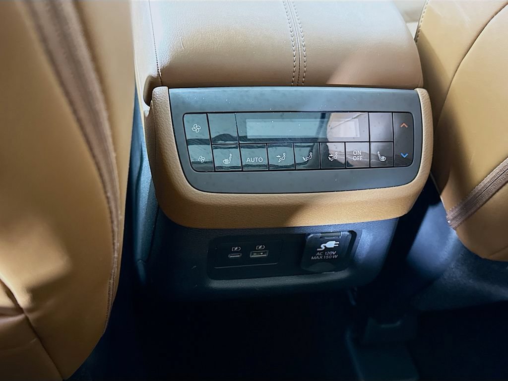 Certified 2025 Nissan Pathfinder Platinum AWD/4WD image 31