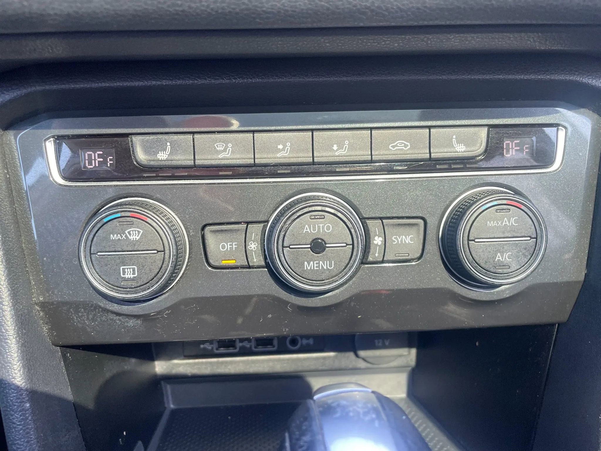 Used 2019 Volkswagen Tiguan SE w/ Panoramic Sunroof Package AWD/4WD image 8