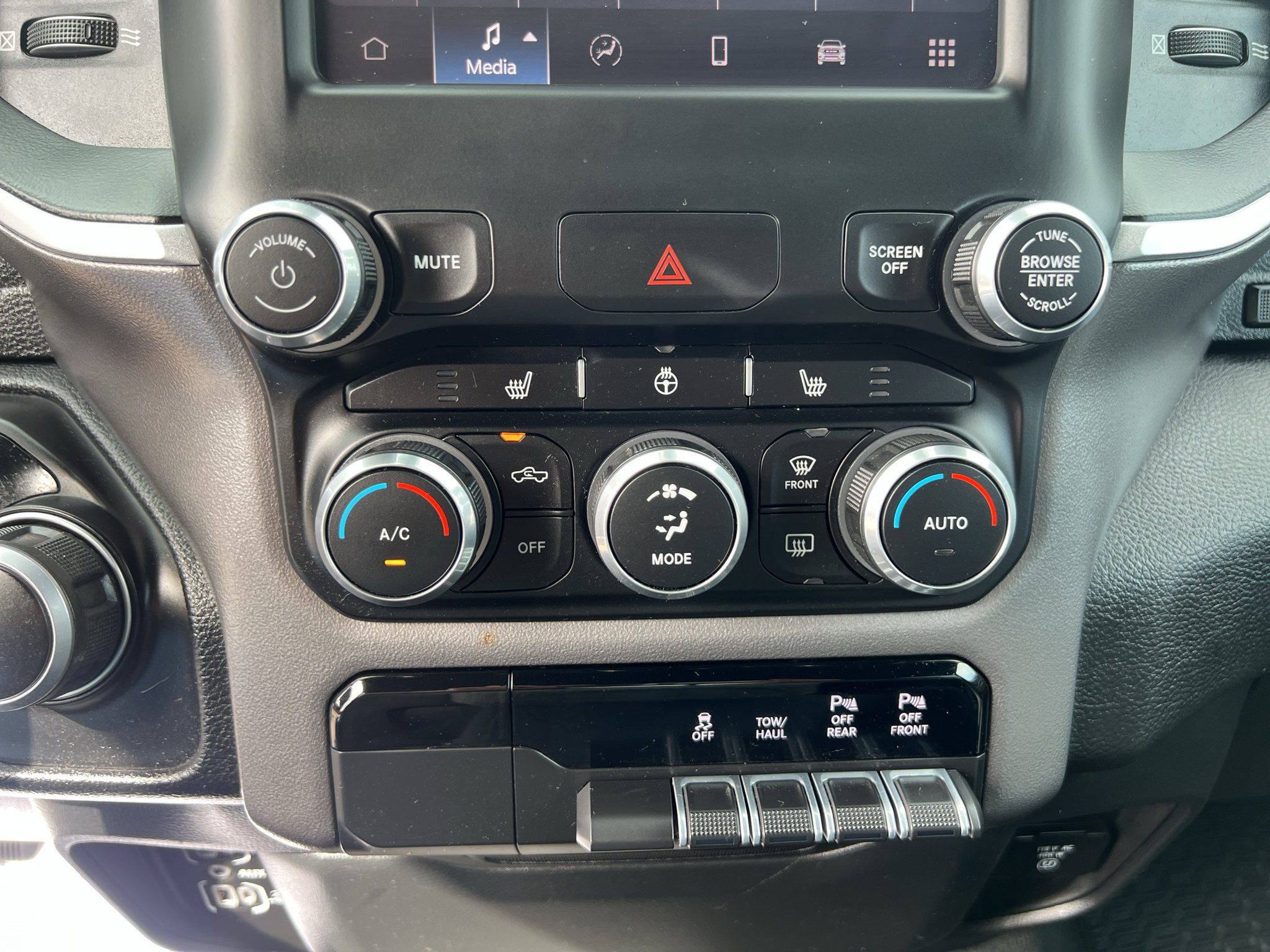 Used 2022 RAM 1500 Big Horn AWD/4WD image 17