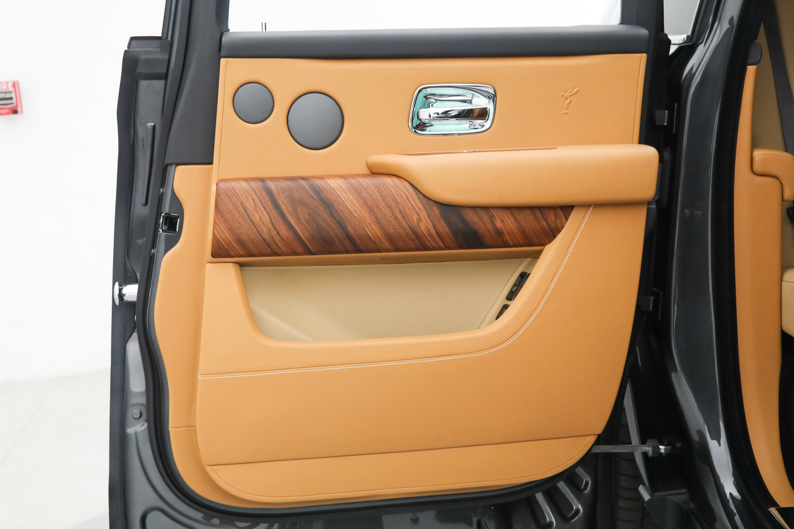 Used 2022 Rolls-Royce Cullinan image 22