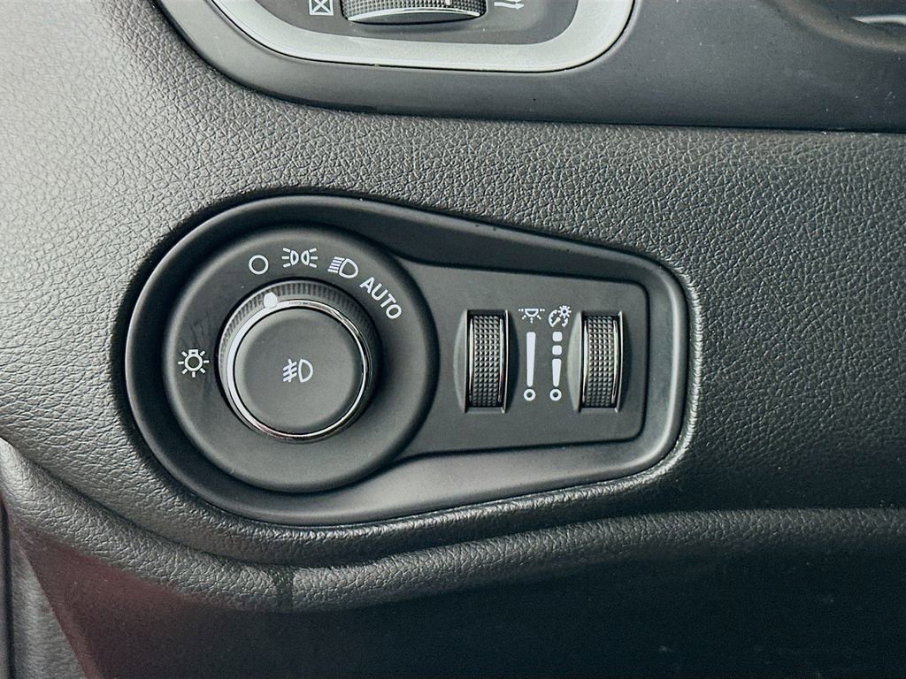 Used 2019 Jeep Renegade Latitude image 10