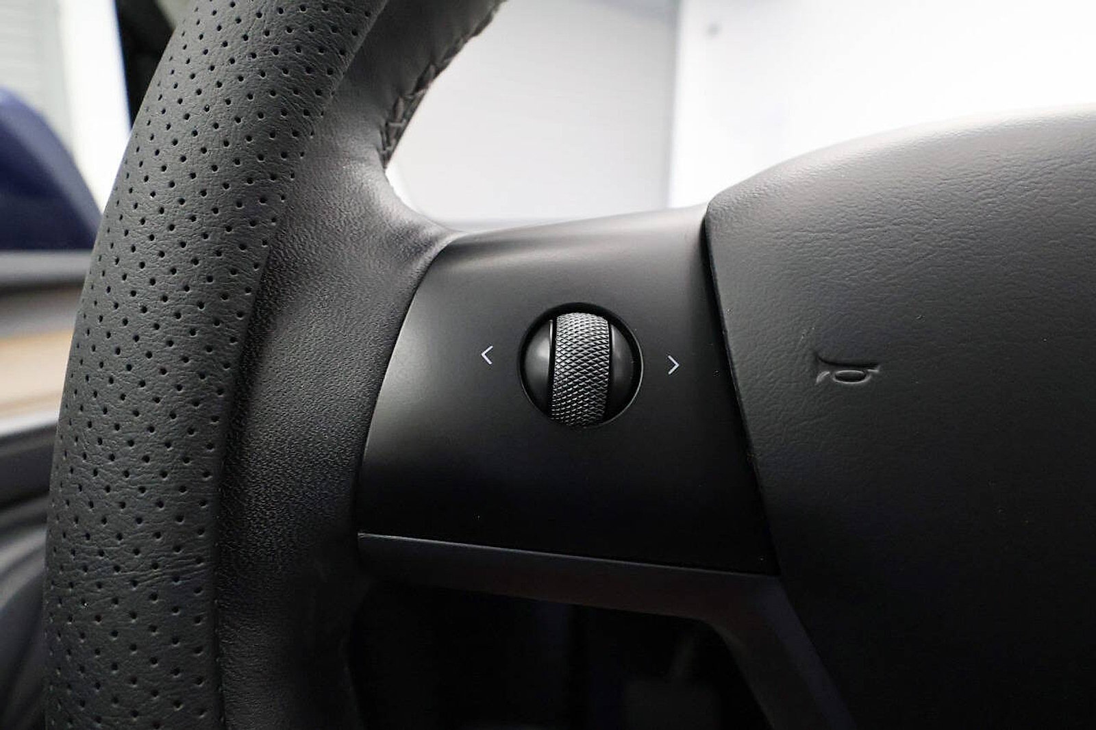 Used 2022 Tesla Model Y Long Range AWD/4WD image 27