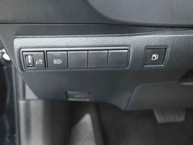Used 2025 Toyota Corolla LE image 21