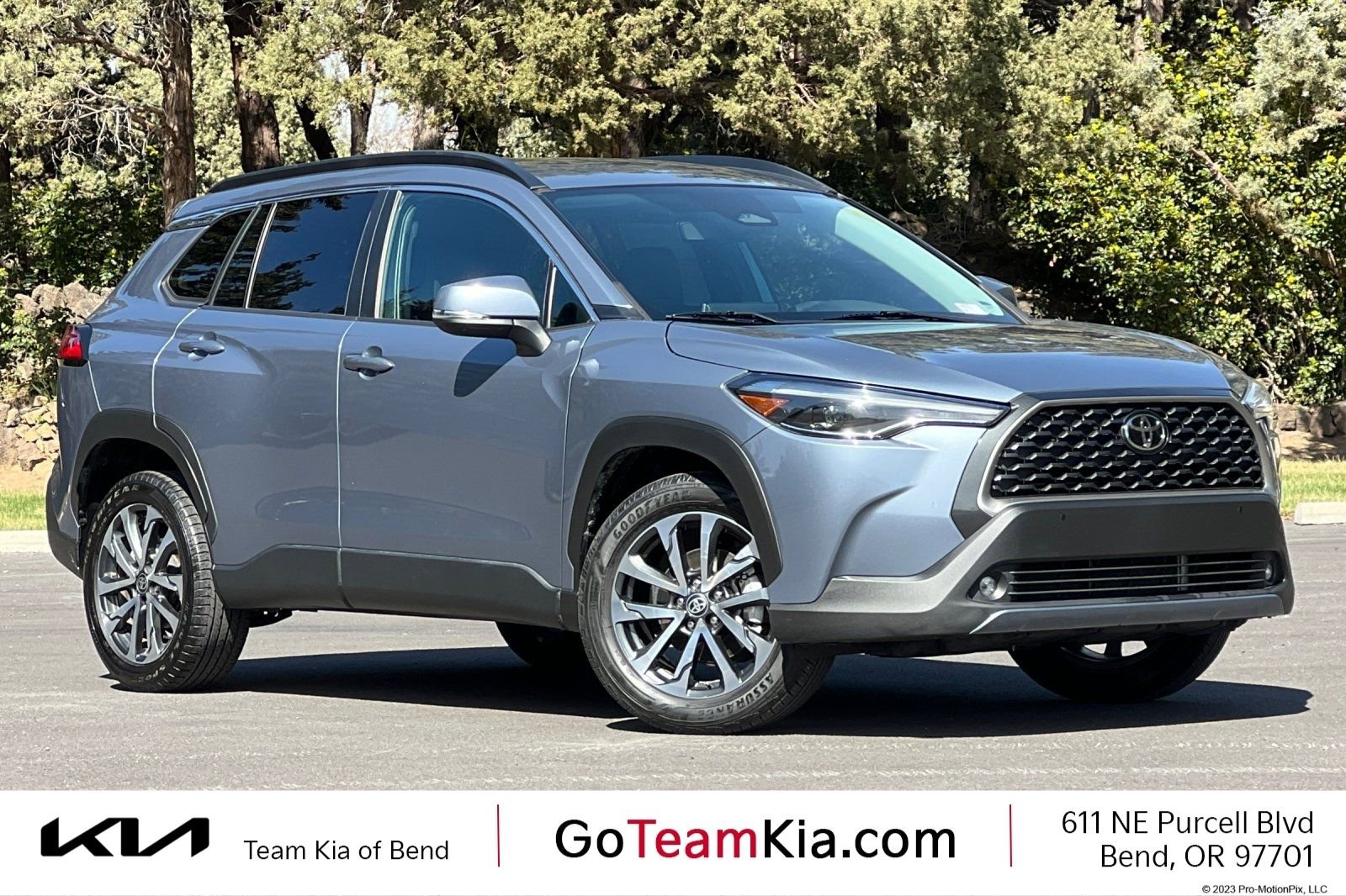 Used 2024 Toyota Corolla Cross XLE video 1