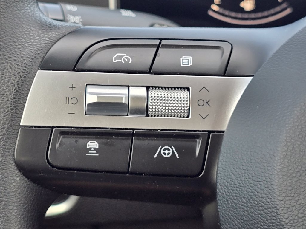 Used 2025 Hyundai Sonata SE FWD image 30