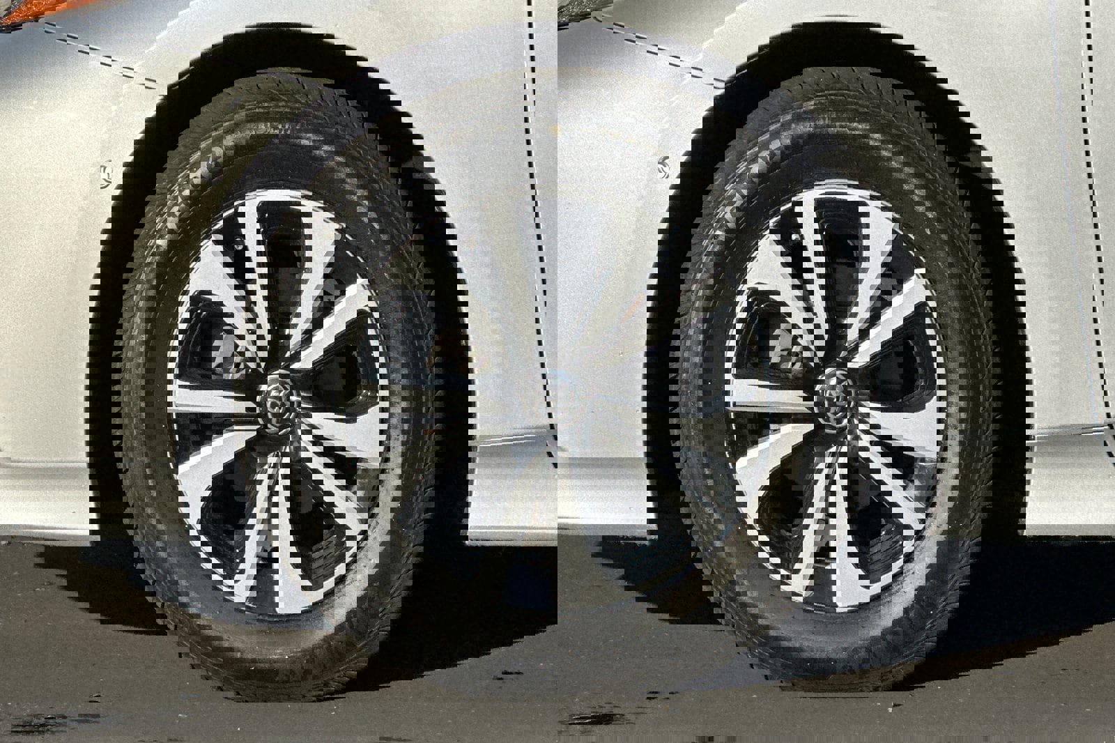 Certified 2019 Toyota Prius Prime Advanced w/ Preferred Accessory Package image 26