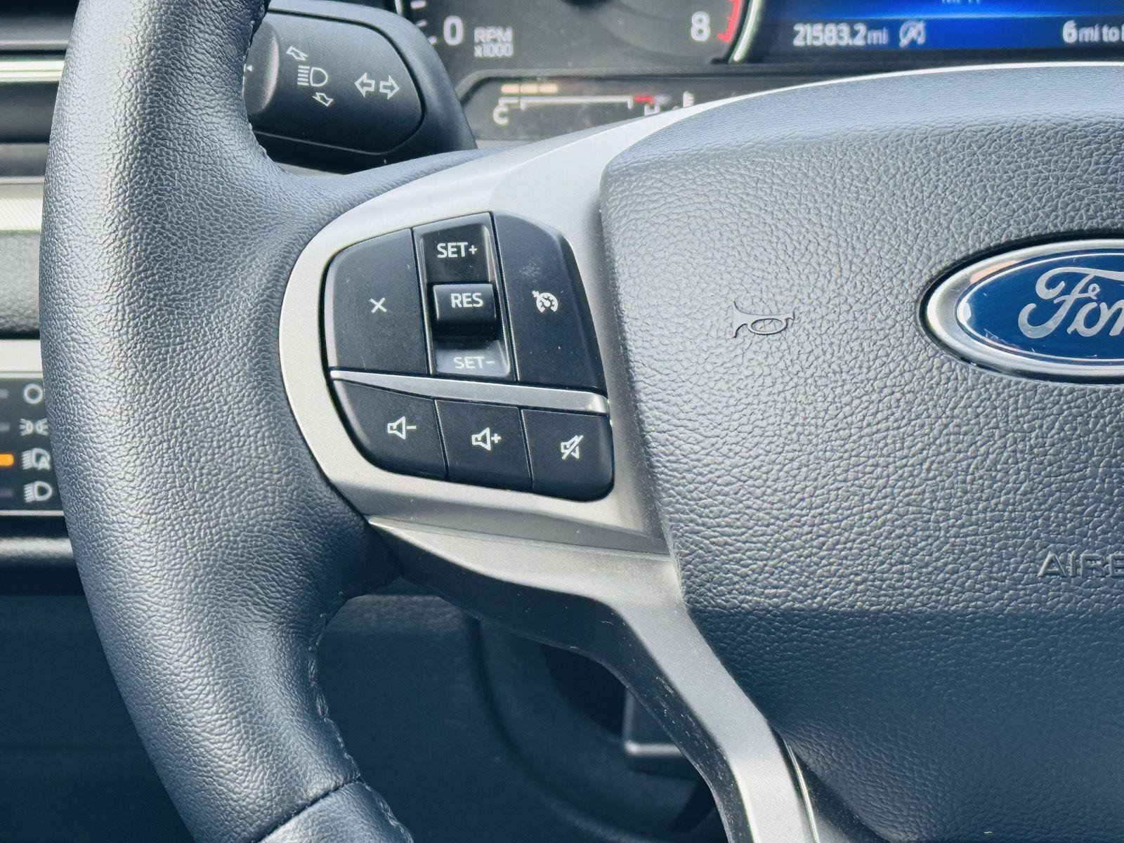 Used 2024 Ford Explorer XLT w/ Equipment Group 202A AWD/4WD image 19