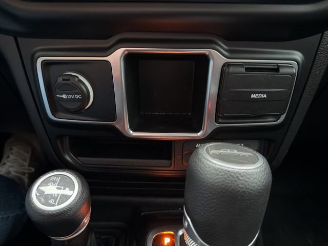 Used 2021 Jeep Gladiator Sport image 23