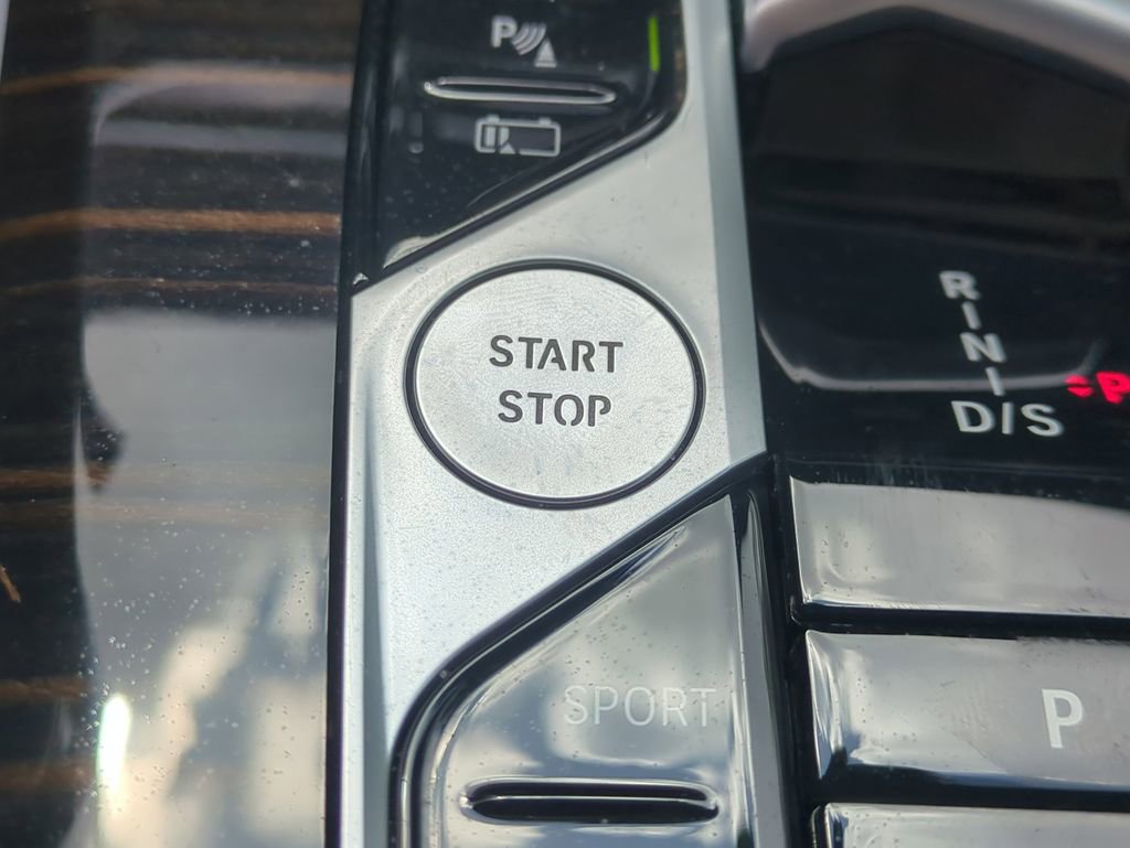 Used 2025 BMW X5 xDrive50e image 33