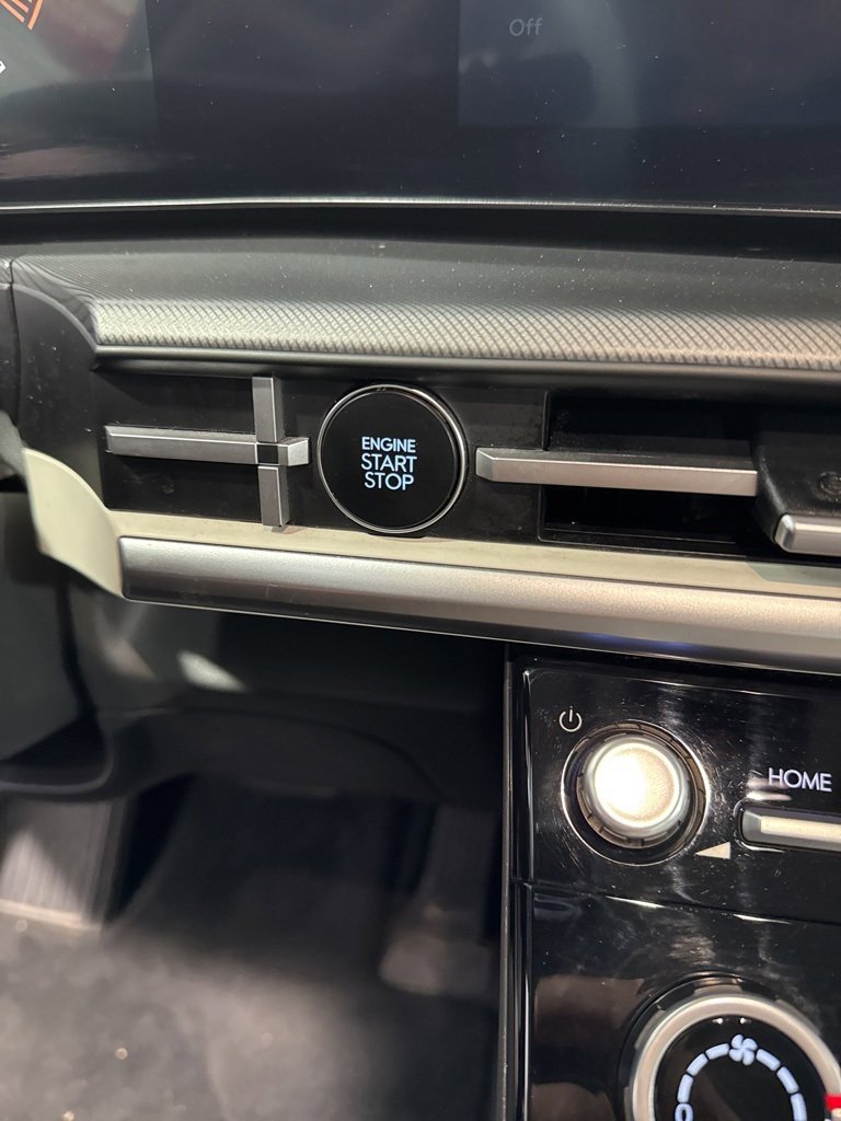 Used 2024 Hyundai Santa Fe SE image 38