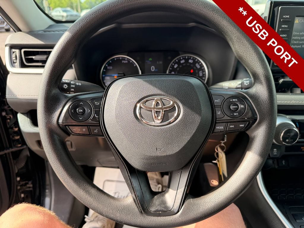 Used 2022 Toyota RAV4 LE AWD/4WD image 16