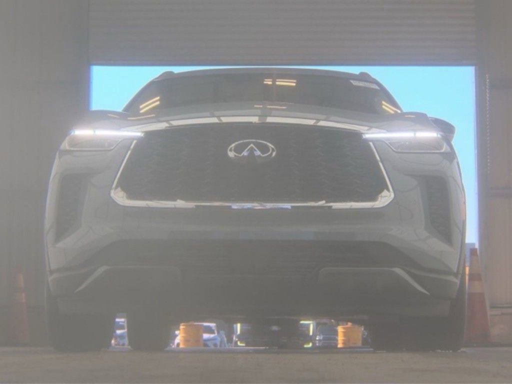 Used 2025 INFINITI QX60 Sensory w/ Vision Package AWD/4WD image 4