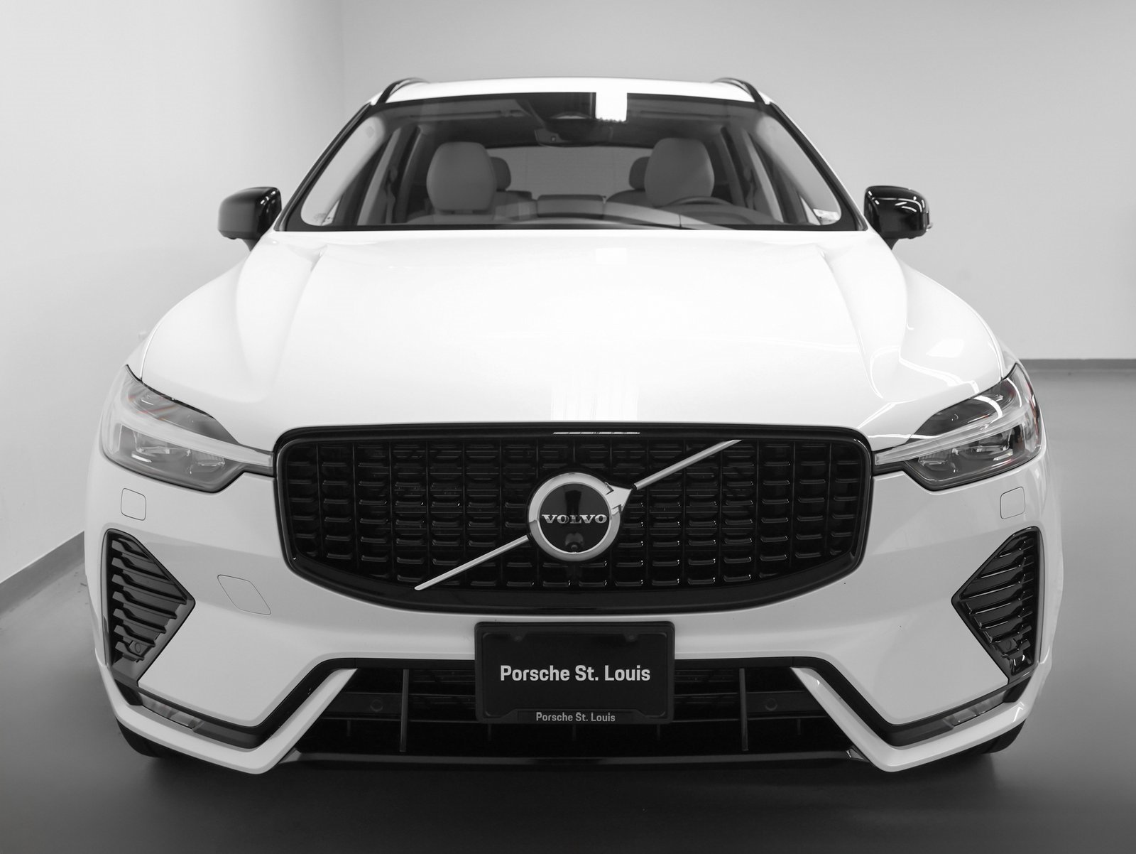 Used 2025 Volvo XC60 B5 Plus w/ Protection Package Premier image 8