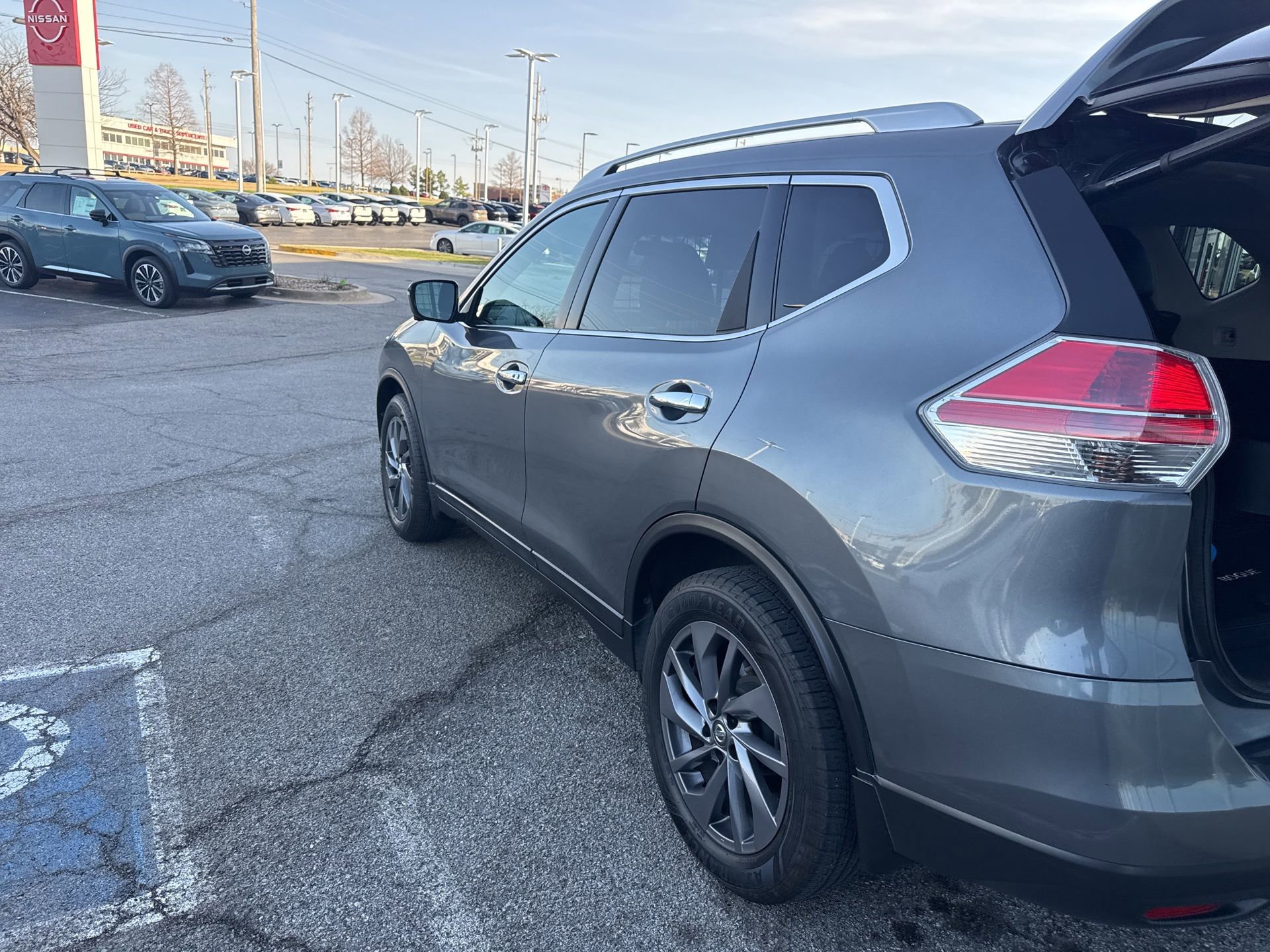 Used 2016 Nissan Rogue SL w/ SL Premium Package image 6
