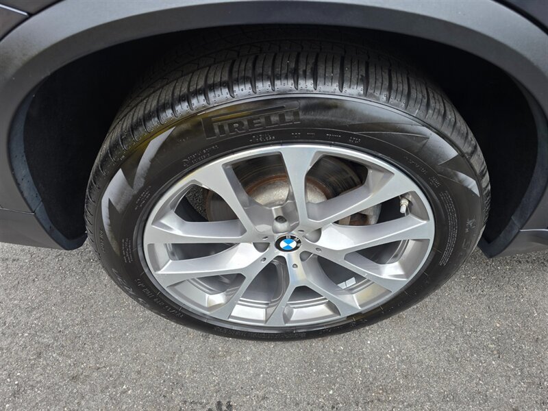 Used 2019 BMW X5 xDrive40i w/ Executive Package AWD/4WD image 29