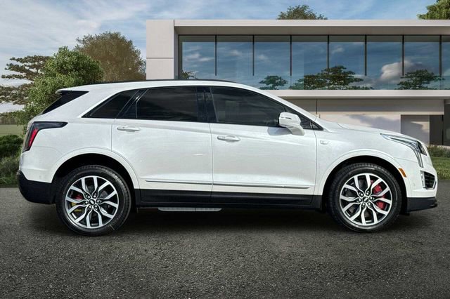 New 2026 Cadillac XT5 Sportv w/ LPO, Floor Liner Package image 3