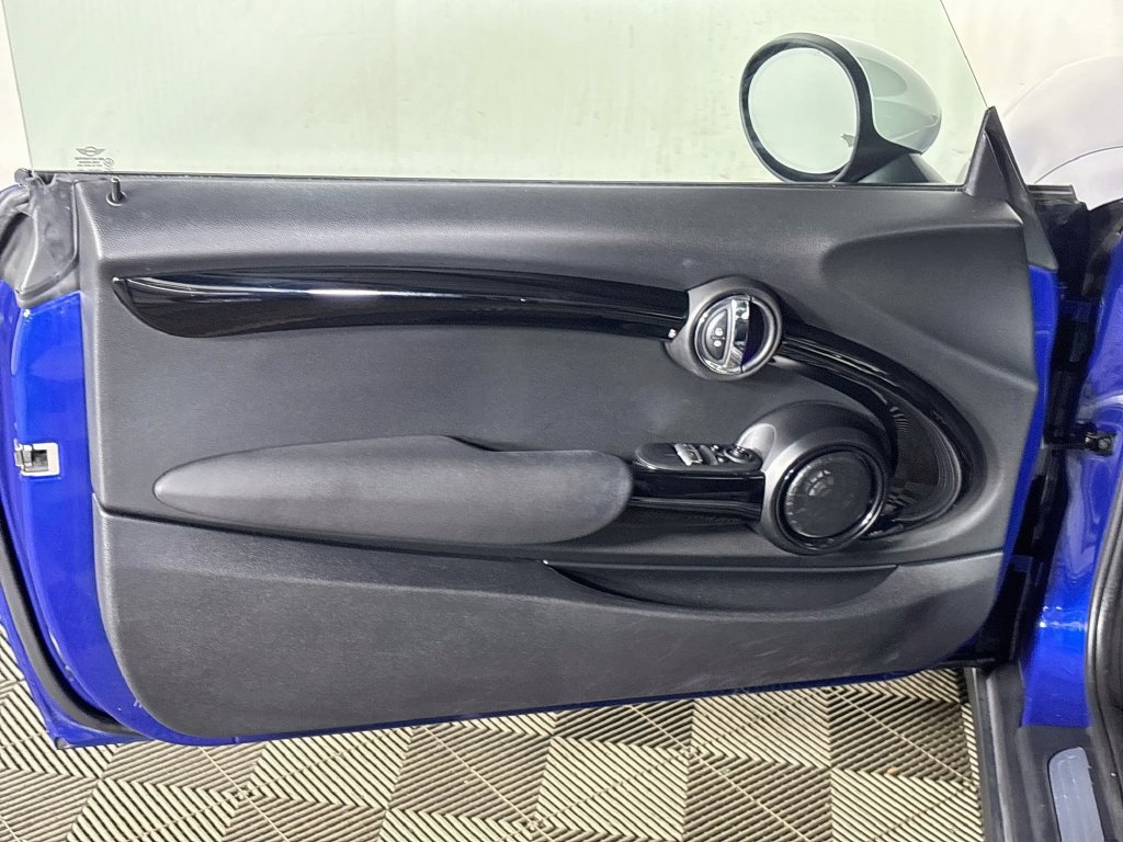 Used 2019 MINI Cooper 2-Door Hardtop w/ Premium Package FWD image 10