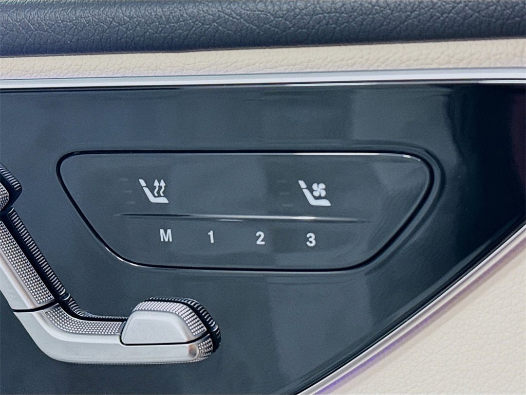 Used 2025 Mercedes-Benz C 300 4MATIC Sedan image 21