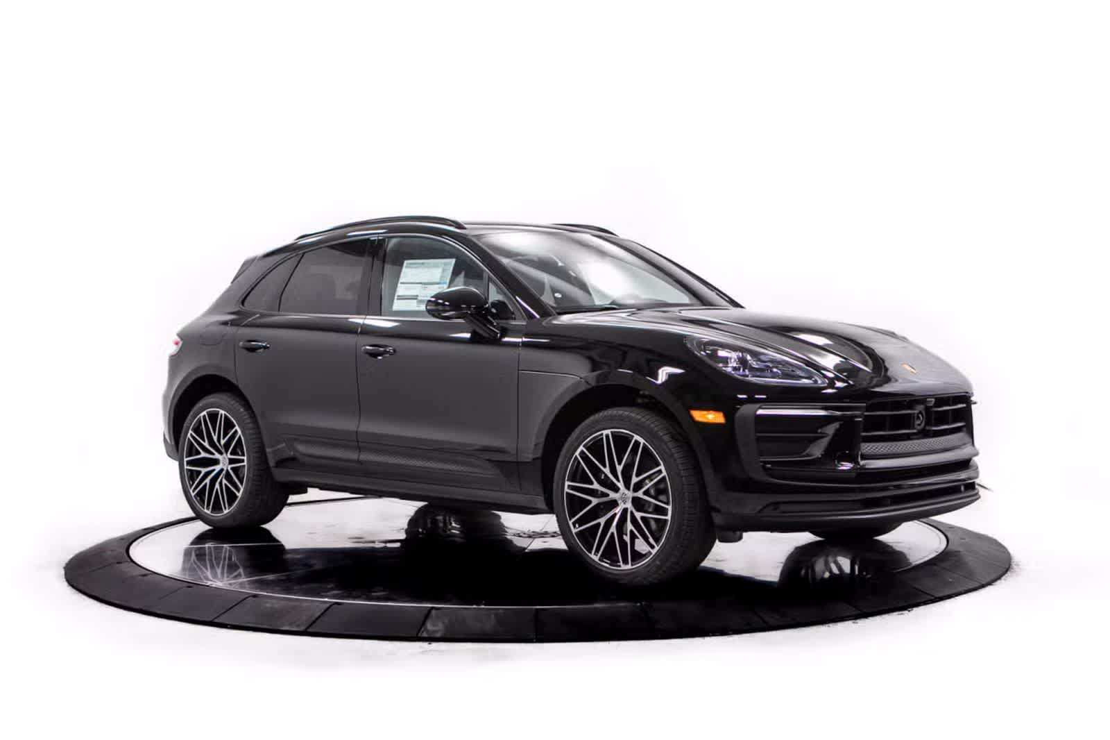 Certified 2026 Porsche Macan AWD/4WD image 9
