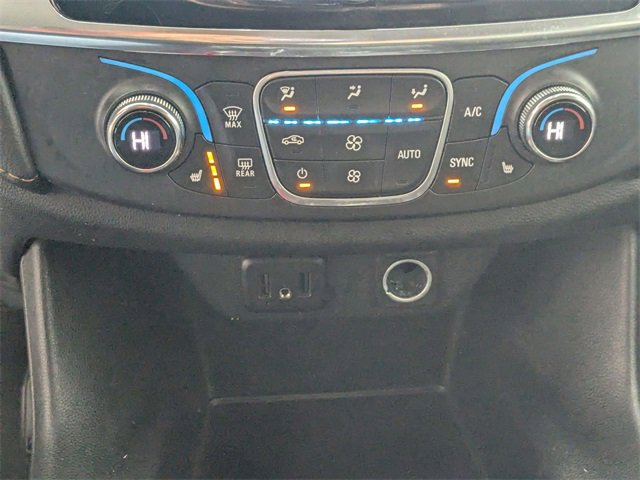 Used 2020 Chevrolet Traverse LT image 22