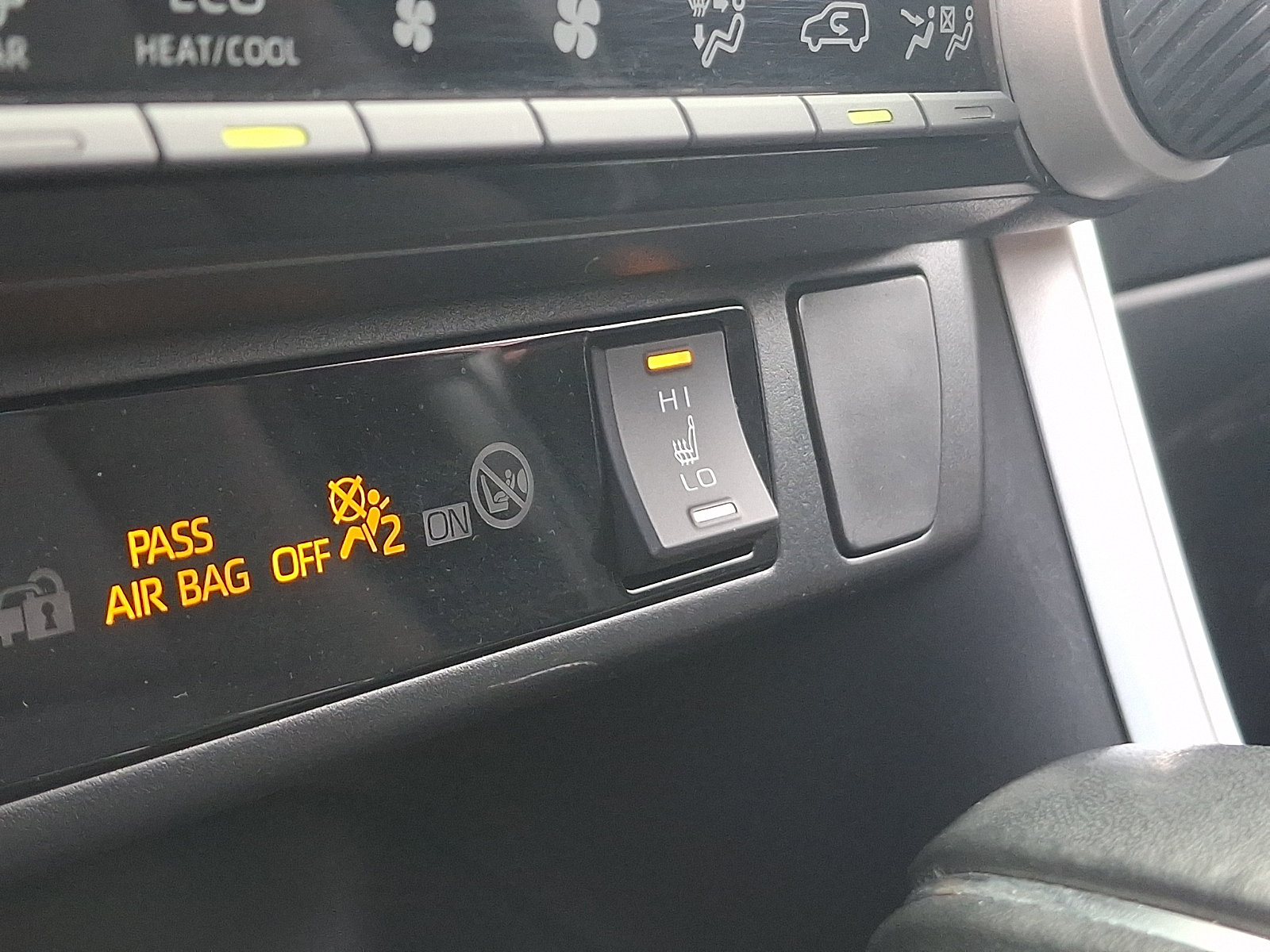 Used 2024 Toyota RAV4 SE w/ Weather & Moonroof Package AWD/4WD image 26