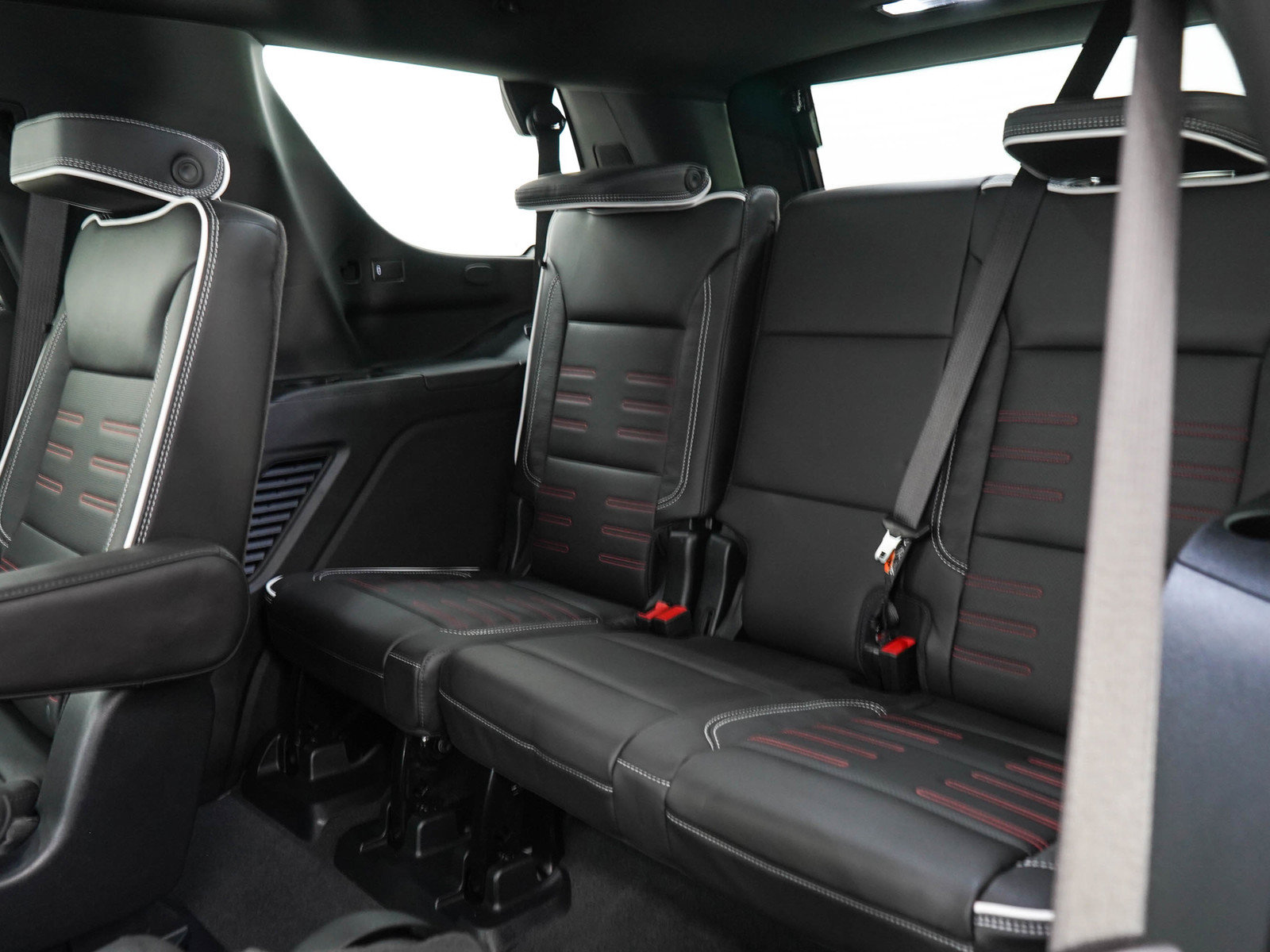 Used 2025 GMC Yukon AT4 Ultimate AWD/4WD image 15